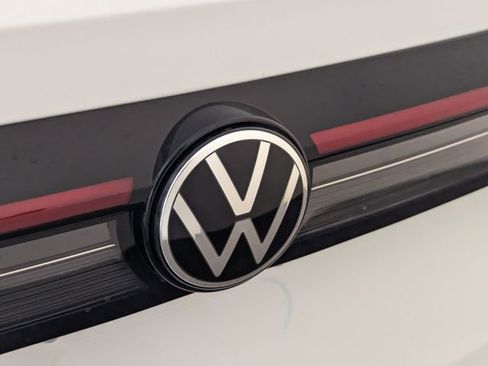 New 2026 Volkswagen Taos SE FWD image 11