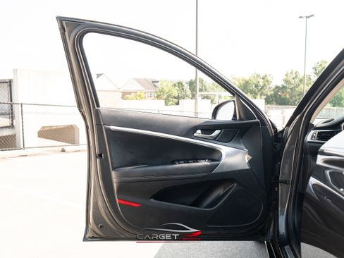 Used 2022 Genesis G70 2.0T image 36