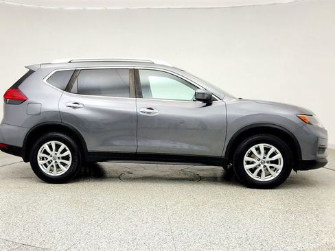 Used 2017 Nissan Rogue SV w/ SV Premium Package AWD/4WD image 4