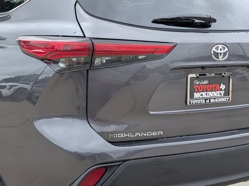 Used 2023 Toyota Highlander LE FWD image 8
