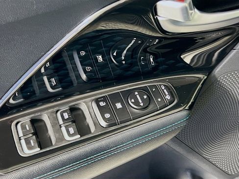 Used 2022 Kia Niro EX Premium image 19