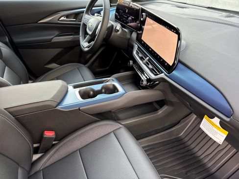 New 2026 Chevrolet Equinox EV LT image 16
