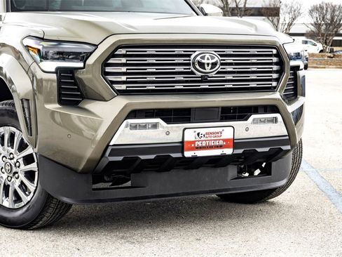 Used 2025 Toyota Tacoma SR5 image 3