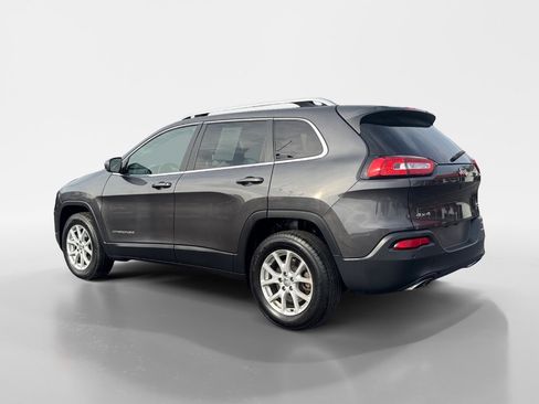 Used 2017 Jeep Cherokee Latitude w/ Safety/Convenience Group image 4