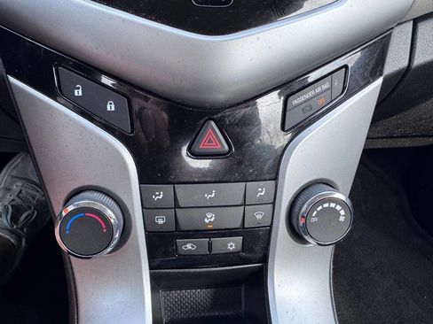 Used 2014 Chevrolet Cruze LS image 18