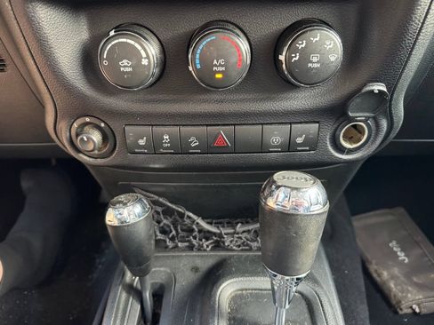 Used 2017 Jeep Wrangler Unlimited Sahara AWD/4WD image 20