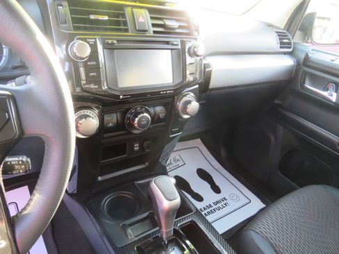 Used 2019 Toyota 4Runner TRD Off-Road image 10