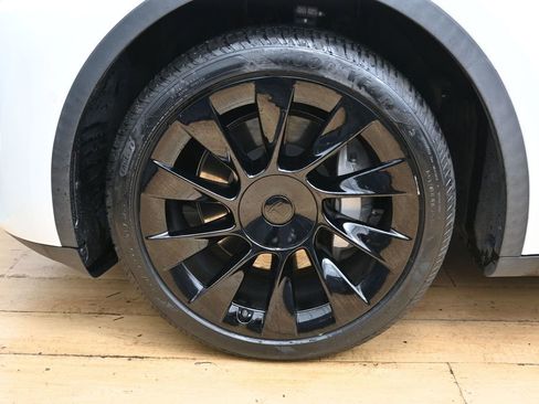 Used 2022 Tesla Model Y Long Range AWD/4WD image 11