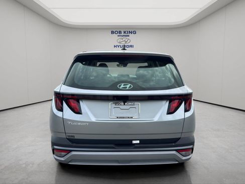 Used 2025 Hyundai Tucson SE FWD image 4