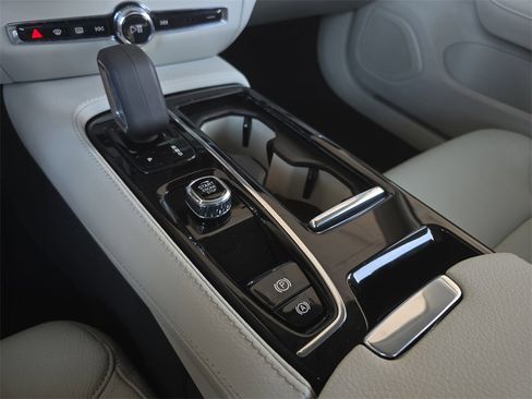 Used 2022 Volvo S60 T8 R-Design Expression w/ Premium Package image 24