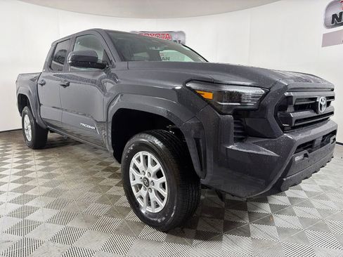 Used 2025 Toyota Tacoma SR5 w/ SR5 Upgrade Package AWD/4WD image 1