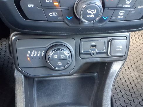 Used 2023 Jeep Renegade Trailhawk AWD/4WD image 26