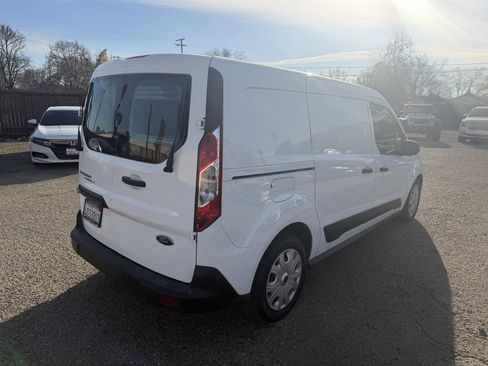 Used 2022 Ford Transit Connect XLT image 5
