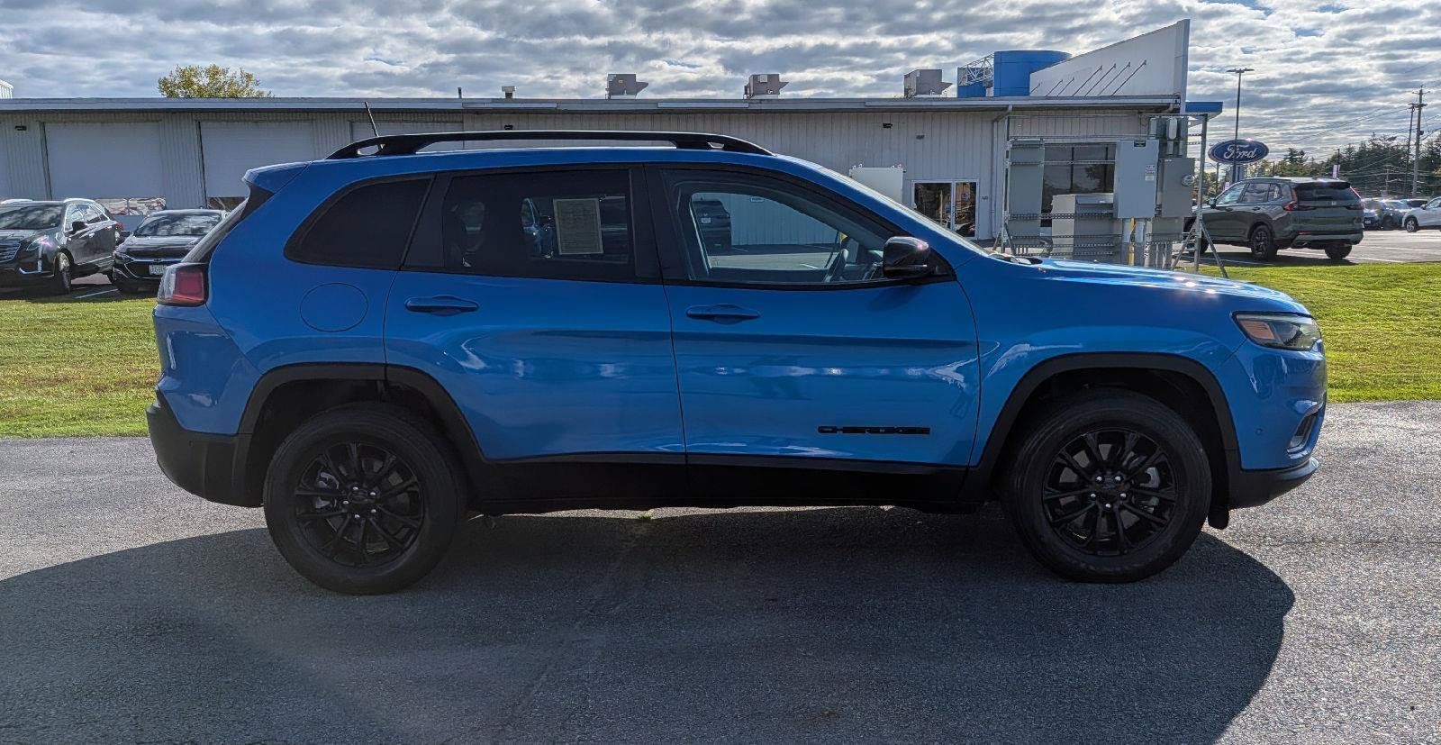 Used 2023 Jeep Cherokee Altitude Lux w/ Lux Elite Package AWD/4WD image 6