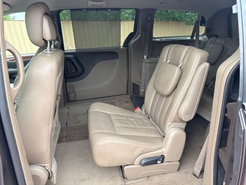 Used 2015 Chrysler Town & Country Touring-L w/ Driver Convenience Group FWD image 21