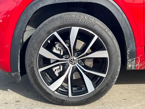 Used 2024 Volkswagen Atlas SEL Premium R-Line image 28