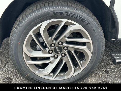 New 2026 Lincoln Navigator L Reserve AWD/4WD image 17