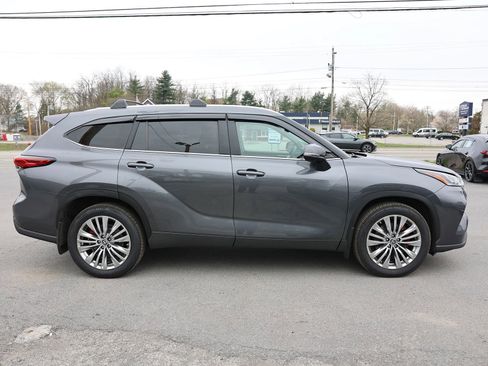 Used 2023 Toyota Highlander Platinum AWD/4WD image 8