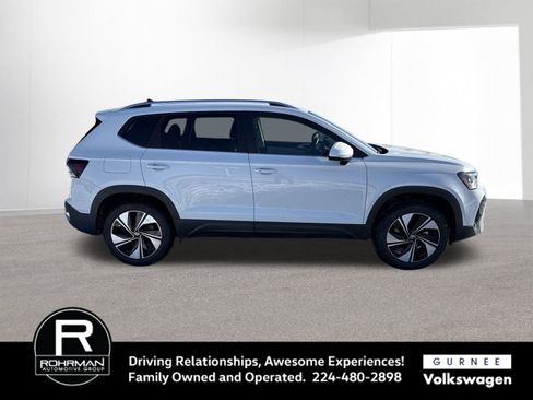 New 2026 Volkswagen Taos SE image 11