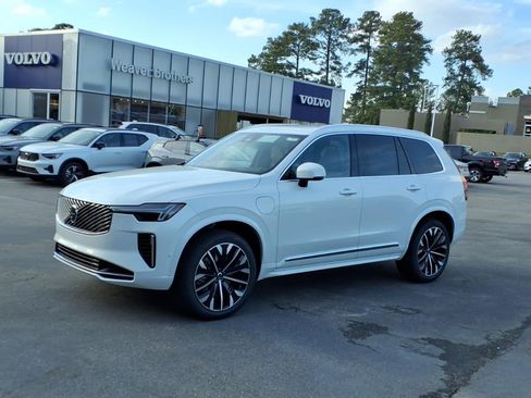 New 2026 Volvo XC90 T8 Plus w/ Protection Package Premier AWD/4WD image 9