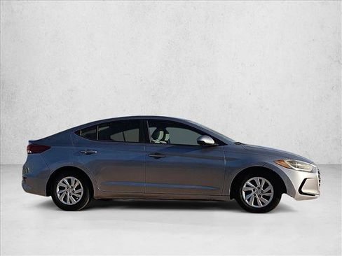 Used 2017 Hyundai Elantra SE FWD image 4