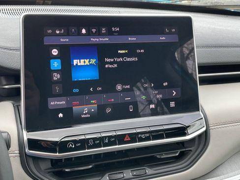 Used 2025 Jeep Compass Limited image 20