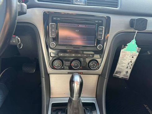 Used 2014 Volkswagen Passat TDI SE FWD image 10