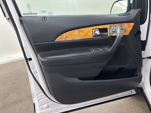 Used 2014 Lincoln MKX AWD w/ Equipment Group 101A image 33