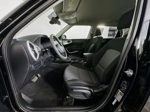 Used 2025 Kia Soul LX w/ LX Technology Package image 13