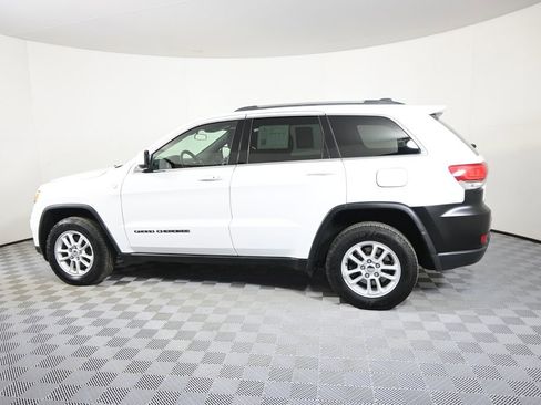 Used 2018 Jeep Grand Cherokee Laredo image 3
