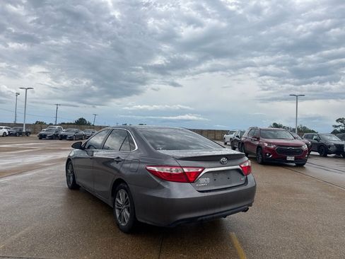 Used 2017 Toyota Camry SE FWD image 16