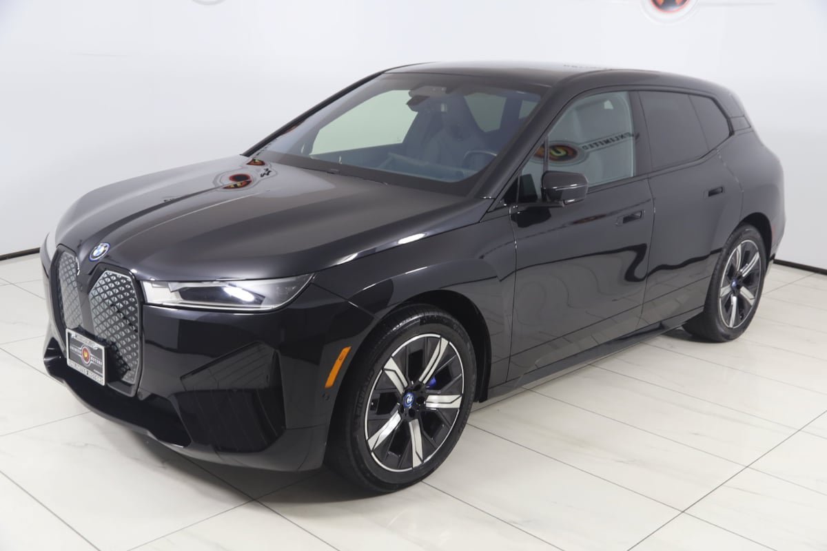 Used 2024 BMW iX xDrive50 w/ Sport Package AWD/4WD image 21
