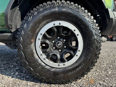 Used 2023 Ford Bronco Badlands image 15