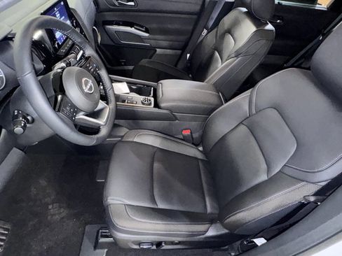 New 2025 Nissan Pathfinder SL image 23