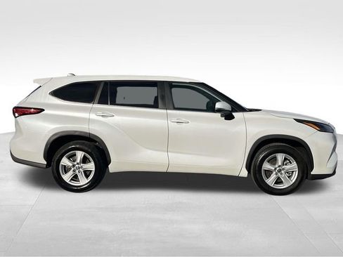 Used 2023 Toyota Highlander L image 8