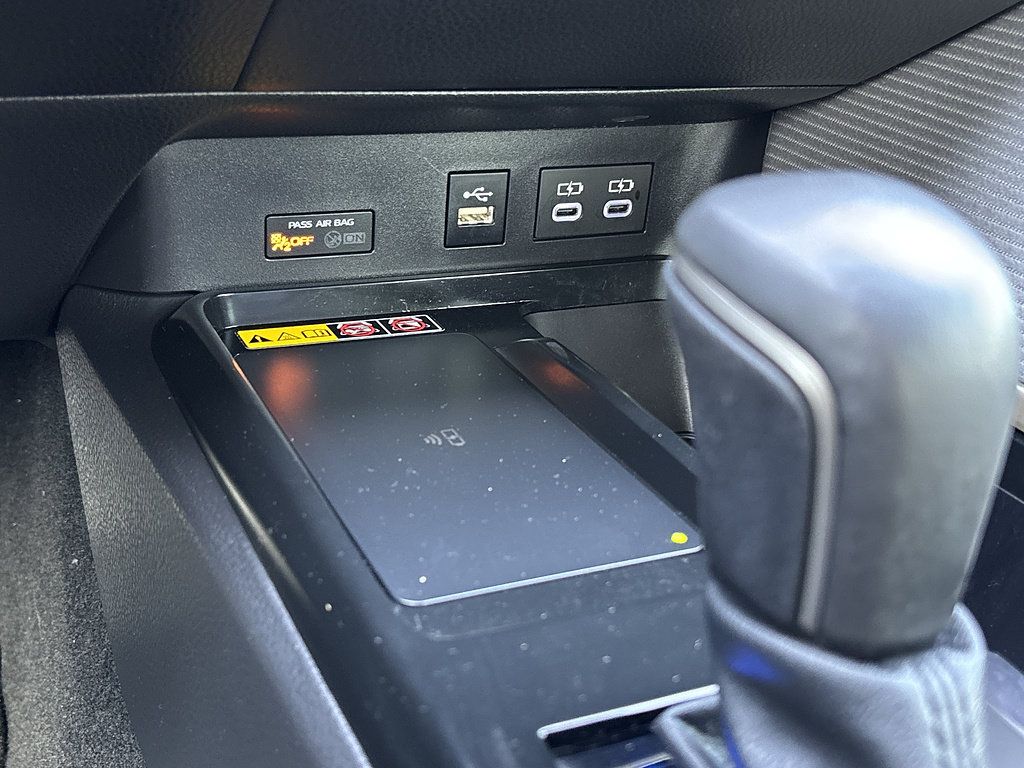 Used 2025 Toyota Camry SE w/ Convenience Package FWD image 22