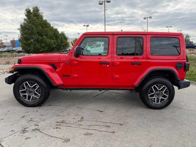 Used 2025 Jeep Wrangler Unlimited Sahara AWD/4WD image 5