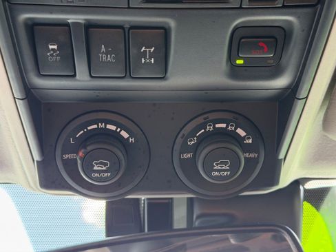 Used 2024 Toyota 4Runner TRD Off-Road Premium image 25