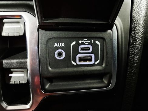 Used 2021 Jeep Wrangler Unlimited Sahara w/ Cold Weather Group AWD/4WD image 25