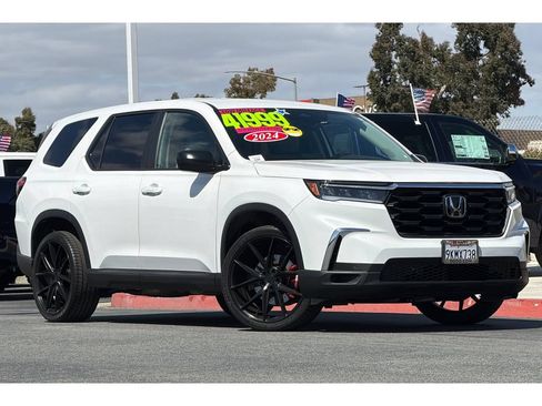 Used 2024 Honda Pilot LX image 2