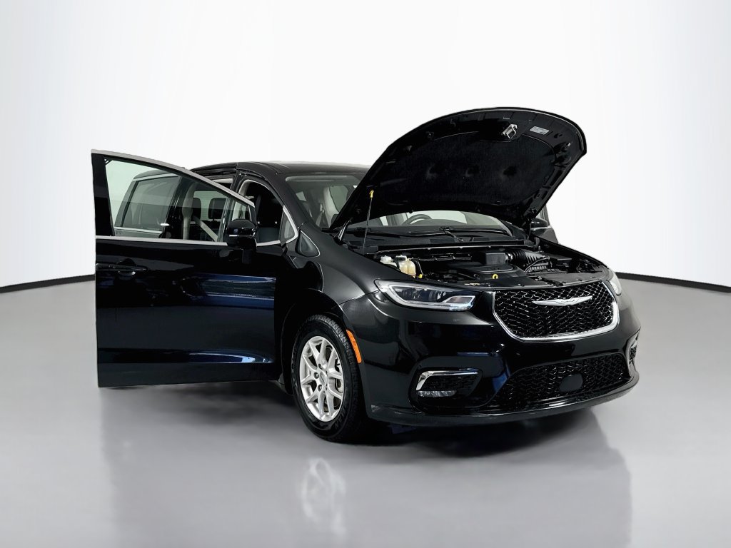 Used 2024 Chrysler Pacifica Touring-L FWD image 21