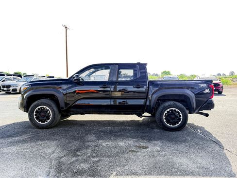 Used 2024 Toyota Tacoma TRD Off-Road AWD/4WD image 10