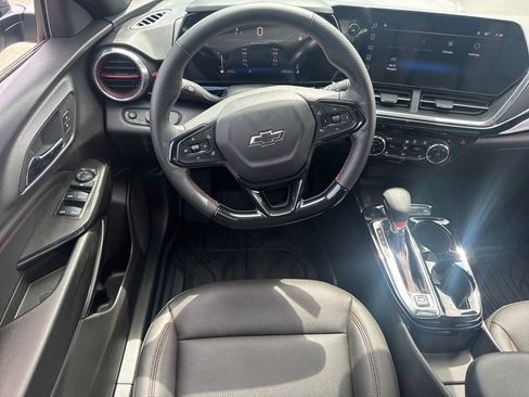 Used 2025 Chevrolet Trax RS w/ Sunroof Package FWD image 16