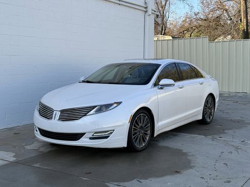 Used 2014 Lincoln MKZ 4dr Sdn AWD image 3