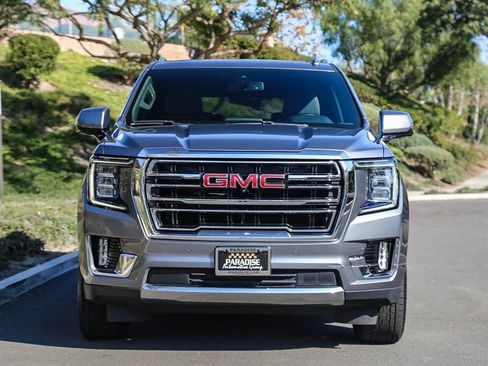 Used 2022 GMC Yukon SLT w/ SLT Premium Package image 2