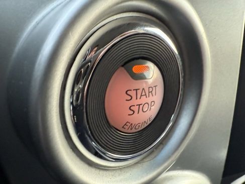 Used 2019 Nissan Titan SV w/ SV Convenience Package image 18