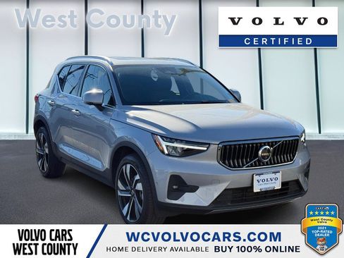 Certified 2025 Volvo XC40 B5 Plus image 1