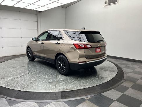 Used 2018 Chevrolet Equinox LT FWD image 2