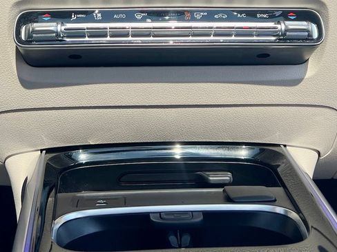 Certified 2025 Mercedes-Benz GLB 250 4MATIC image 30
