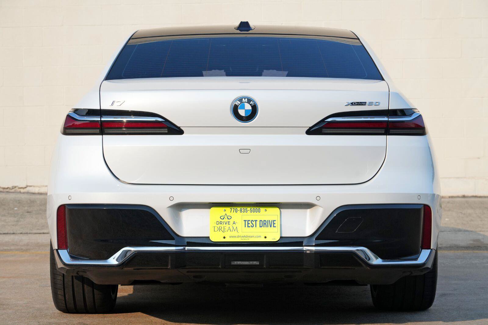 Used 2023 BMW i7 xDrive60 w/ Executive Package 2 AWD/4WD image 11